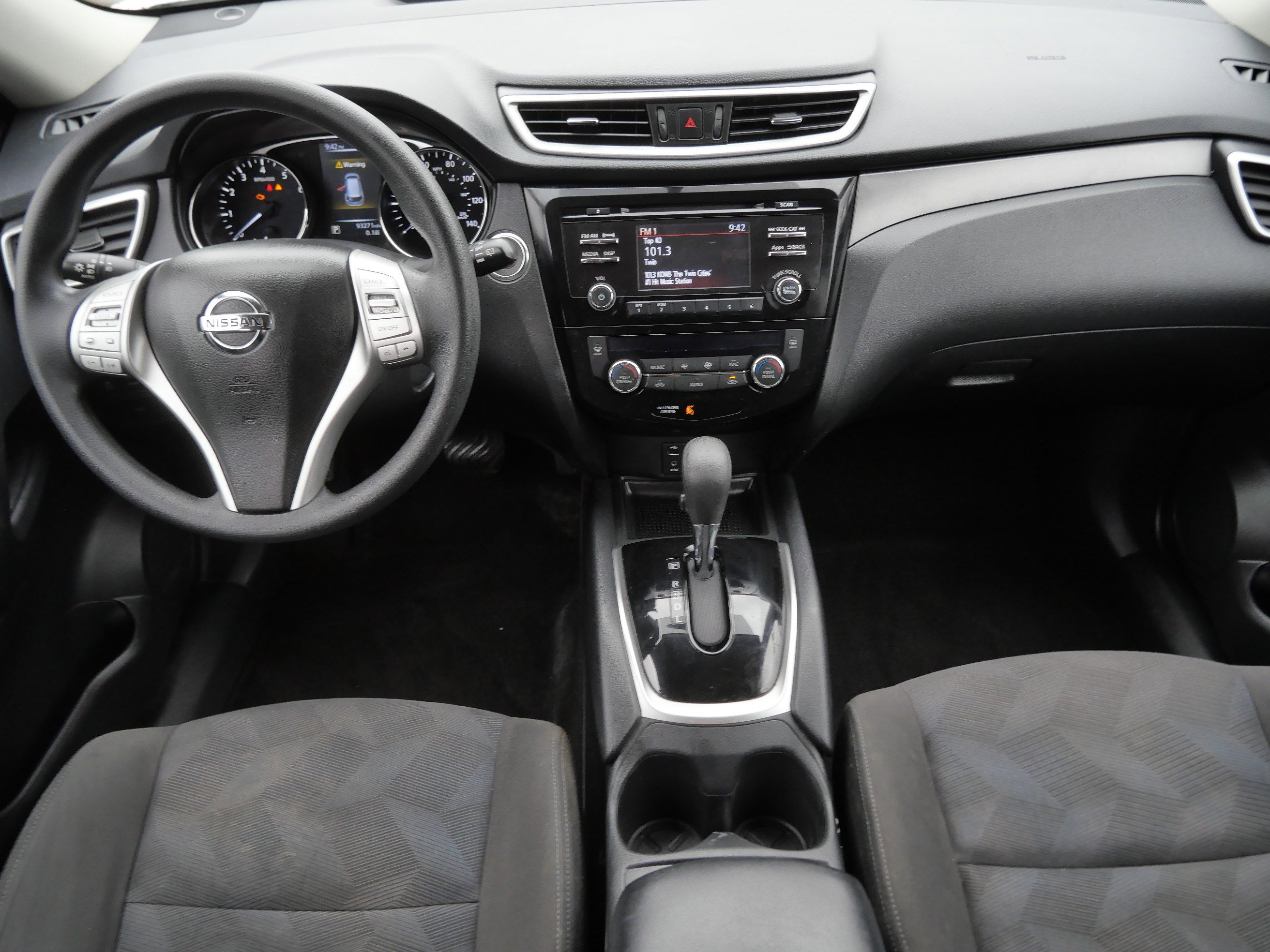Used 2016 Nissan Rogue SV image 10