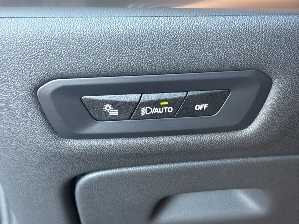 New 2026 BMW X6 M60i w/ Climate Comfort Package image 24