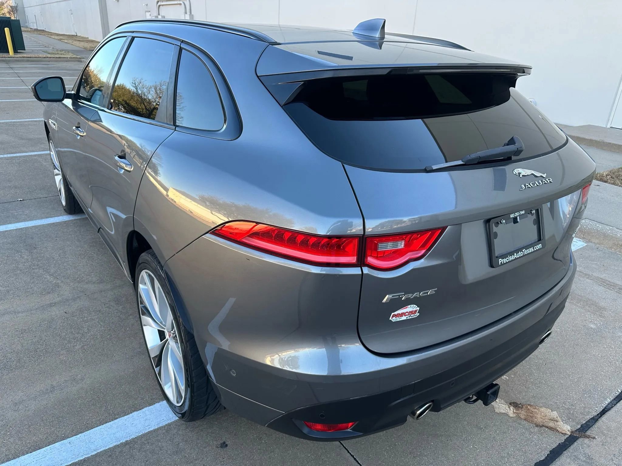 Used 2017 Jaguar F-PACE R-Sport image 10