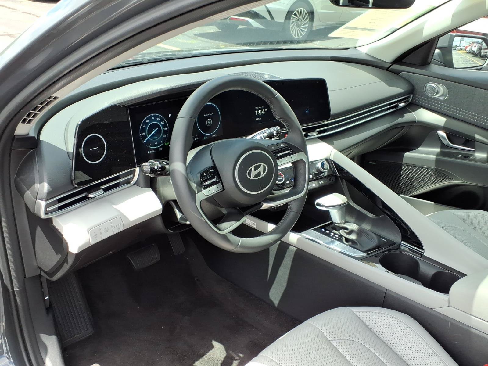 New 2025 Hyundai Elantra Limited FWD image 5