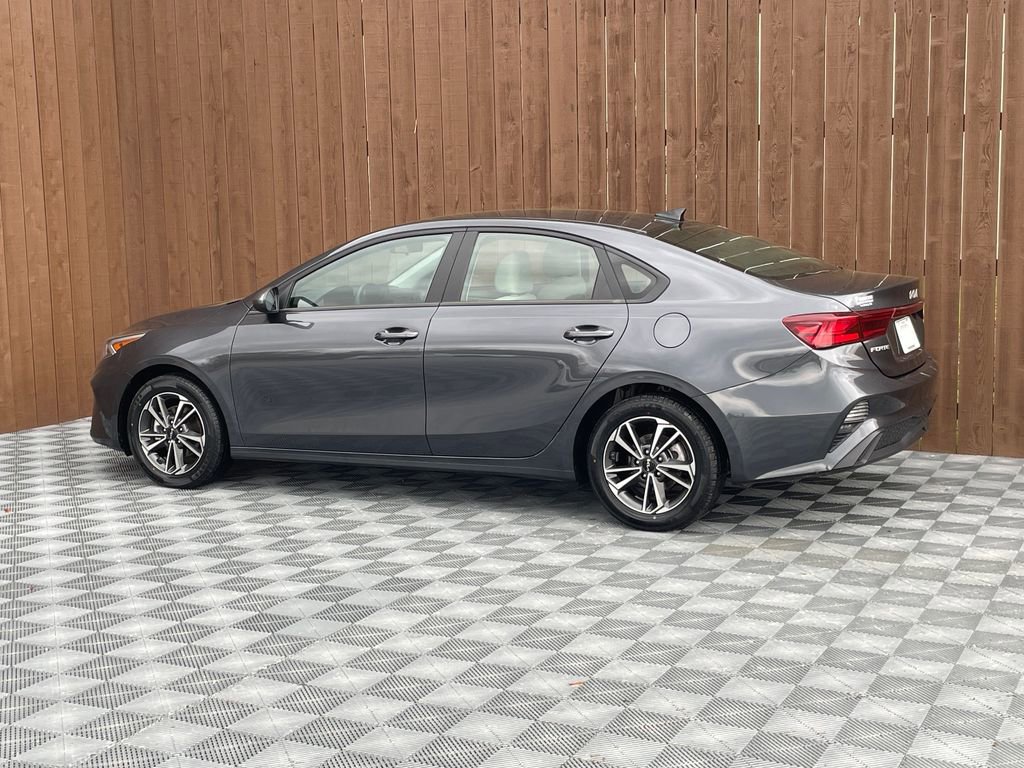 Used 2023 Kia Forte LXS image 9