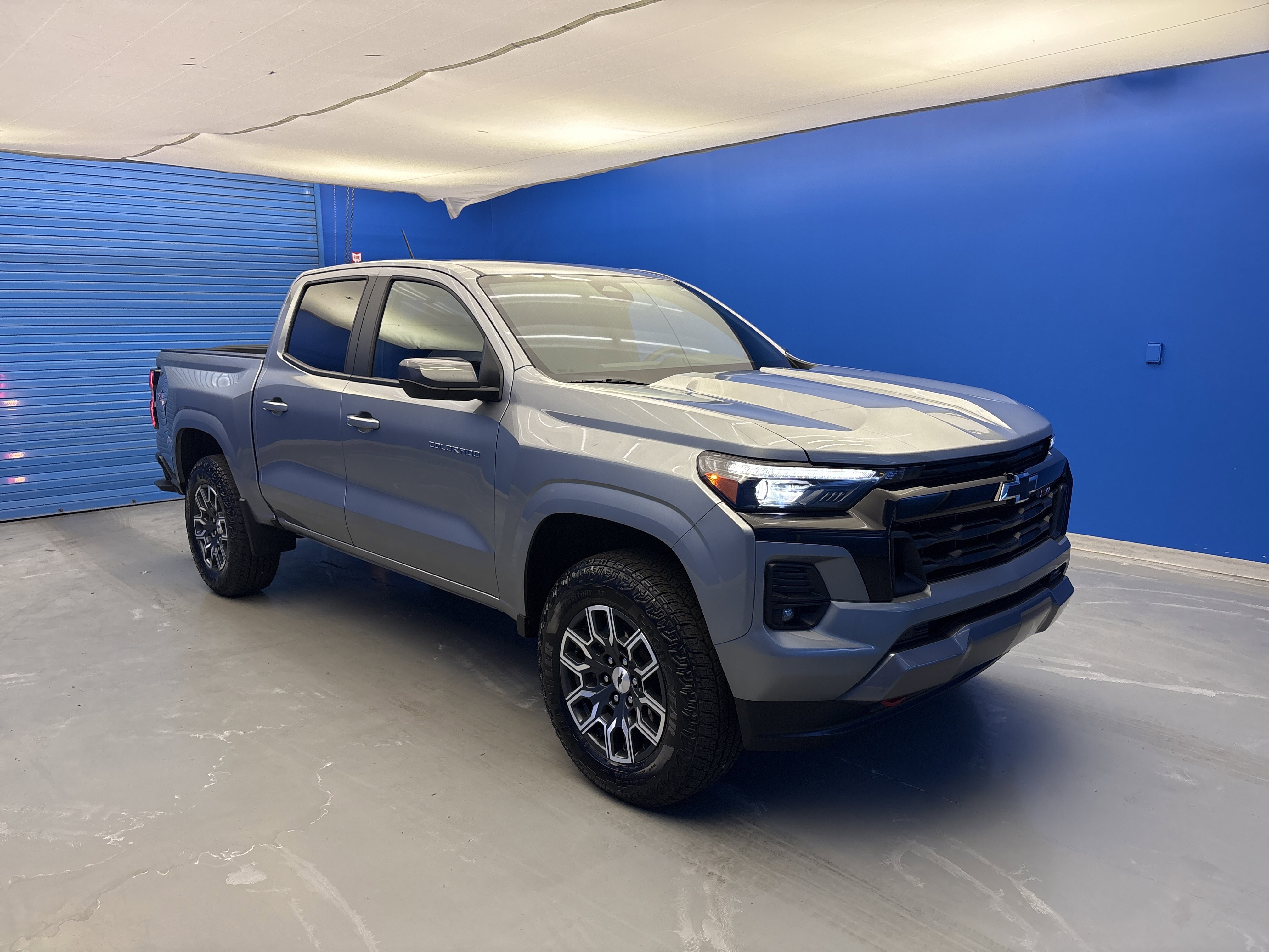 Used 2025 Chevrolet Colorado Z71 AWD/4WD image 2