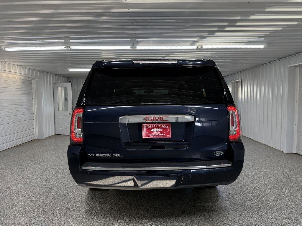 Used 2017 GMC Yukon XL Denali AWD/4WD image 6