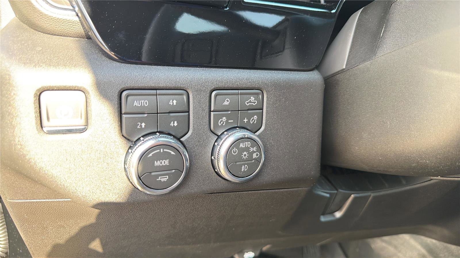 New 2026 GMC Sierra 2500 SLT w/ SLT Premium Package image 13