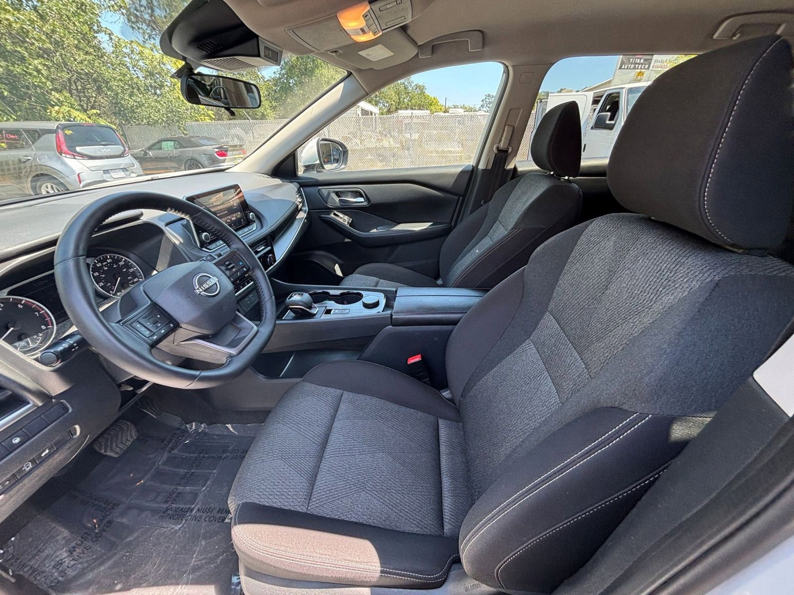 Used 2025 Nissan Rogue SV AWD/4WD image 29