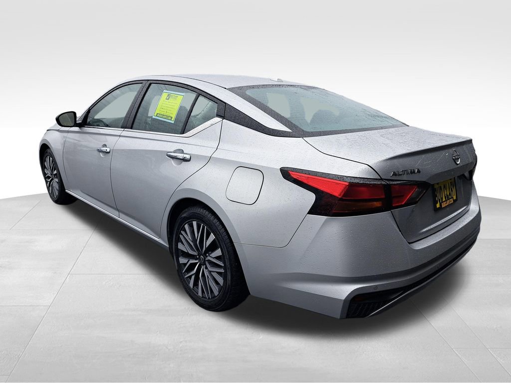 Used 2024 Nissan Altima 2.5 SV FWD image 3