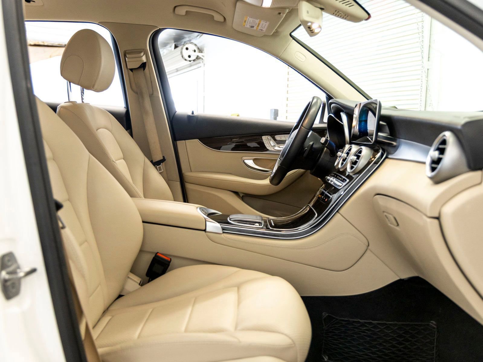 Used 2020 Mercedes-Benz GLC 300 4MATIC image 28