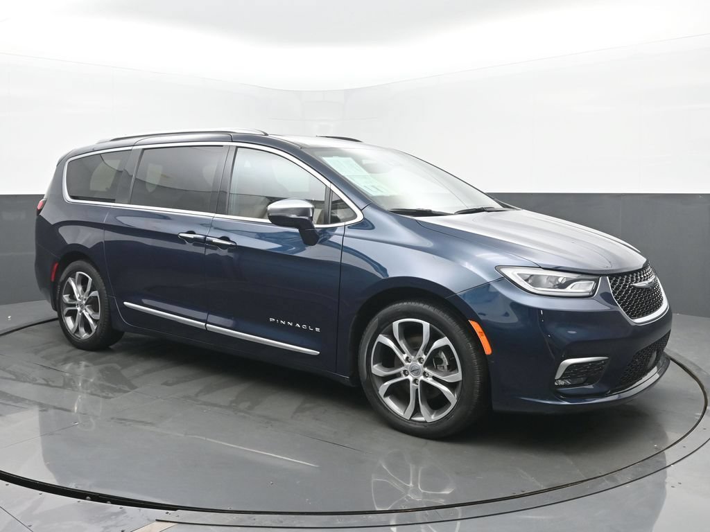 Used 2024 Chrysler Pacifica Pinnacle FWD image 7