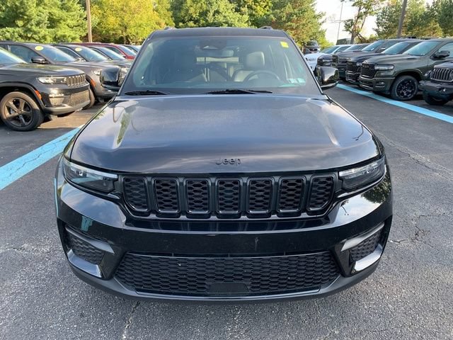 Used 2023 Jeep Grand Cherokee Altitude AWD/4WD image 8