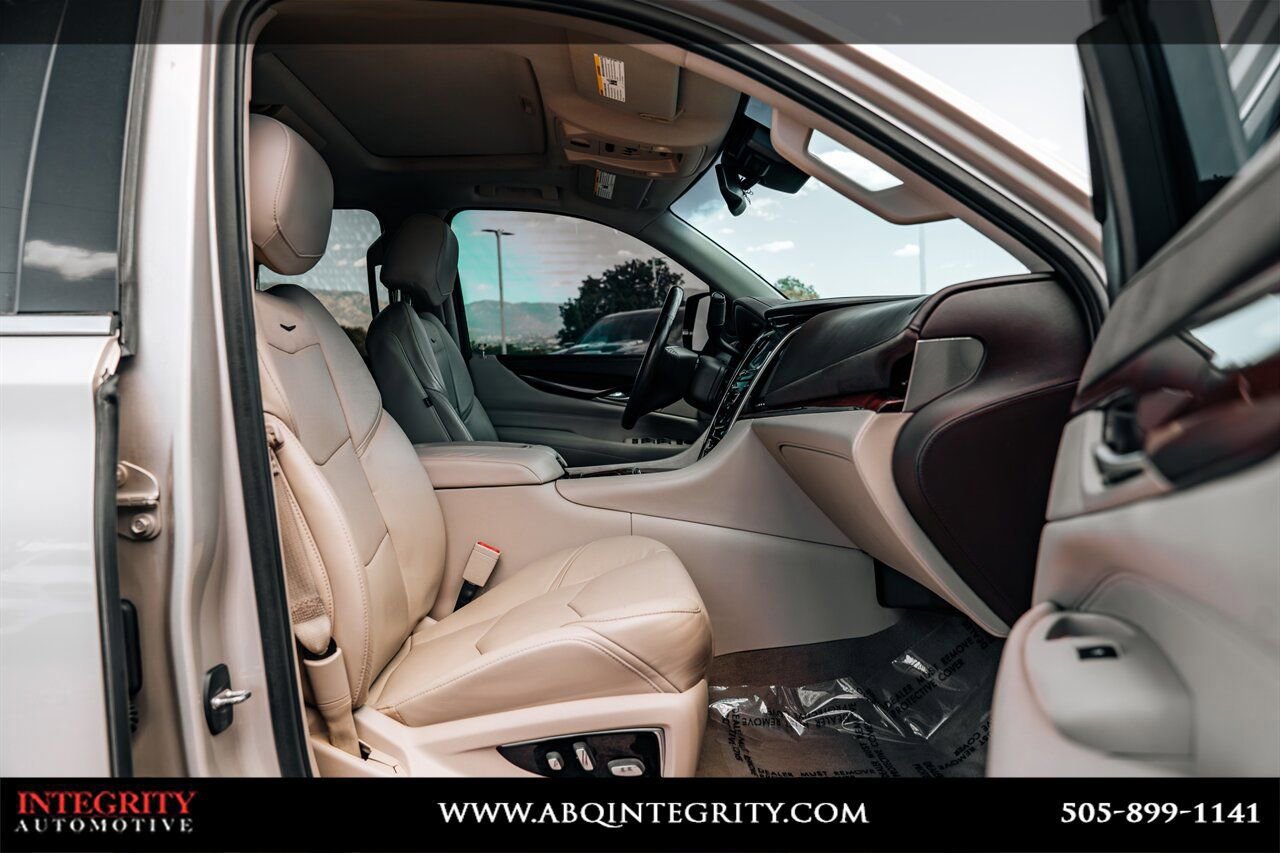Used 2016 Cadillac Escalade Luxury AWD/4WD image 60