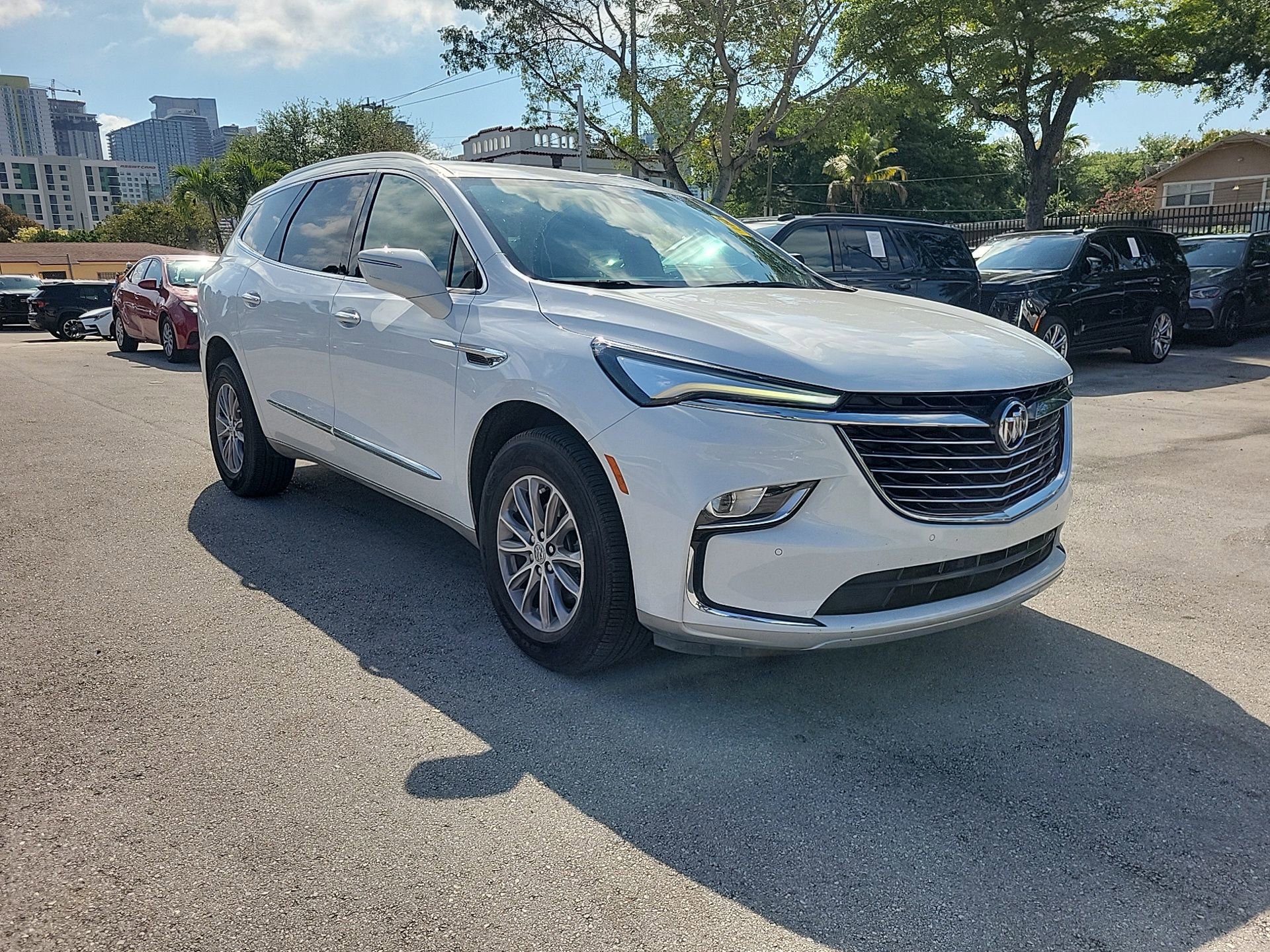 Used 2023 Buick Enclave Essence image 6