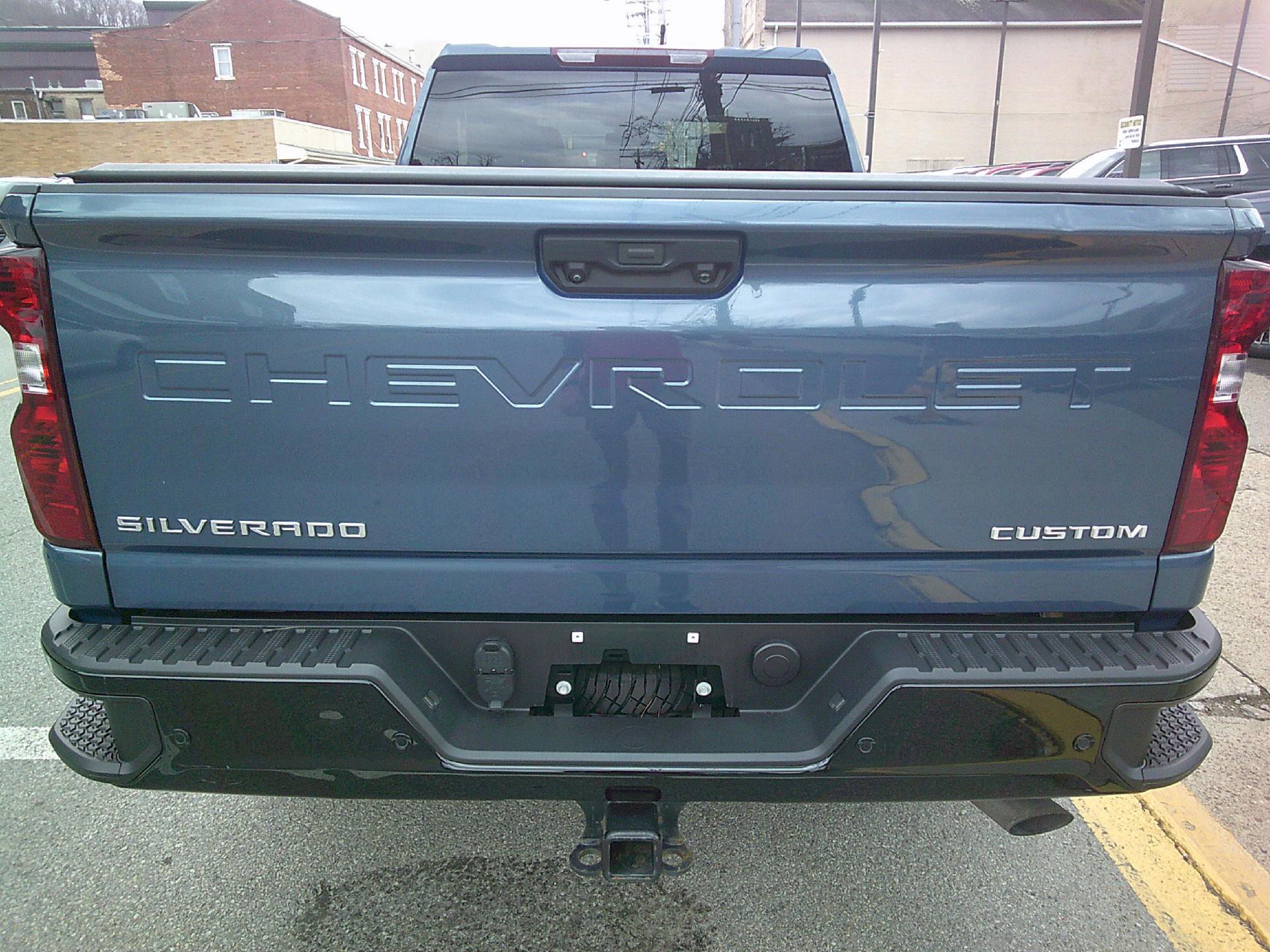 Used 2024 Chevrolet Silverado 2500 Custom w/ Custom Value Package image 5