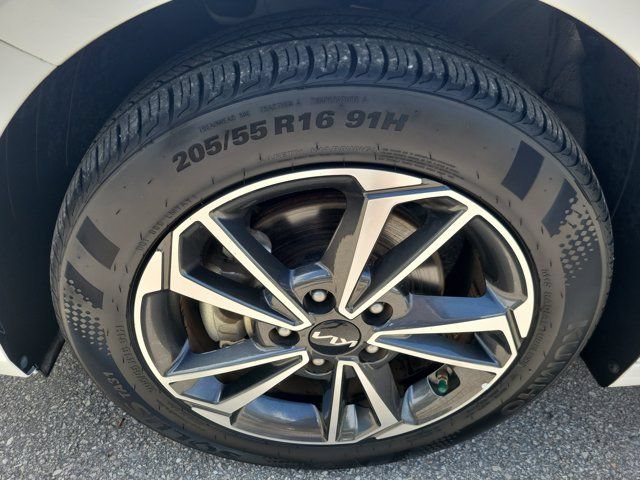 Used 2023 Kia Forte LXS w/ LXS Technology Package FWD image 7