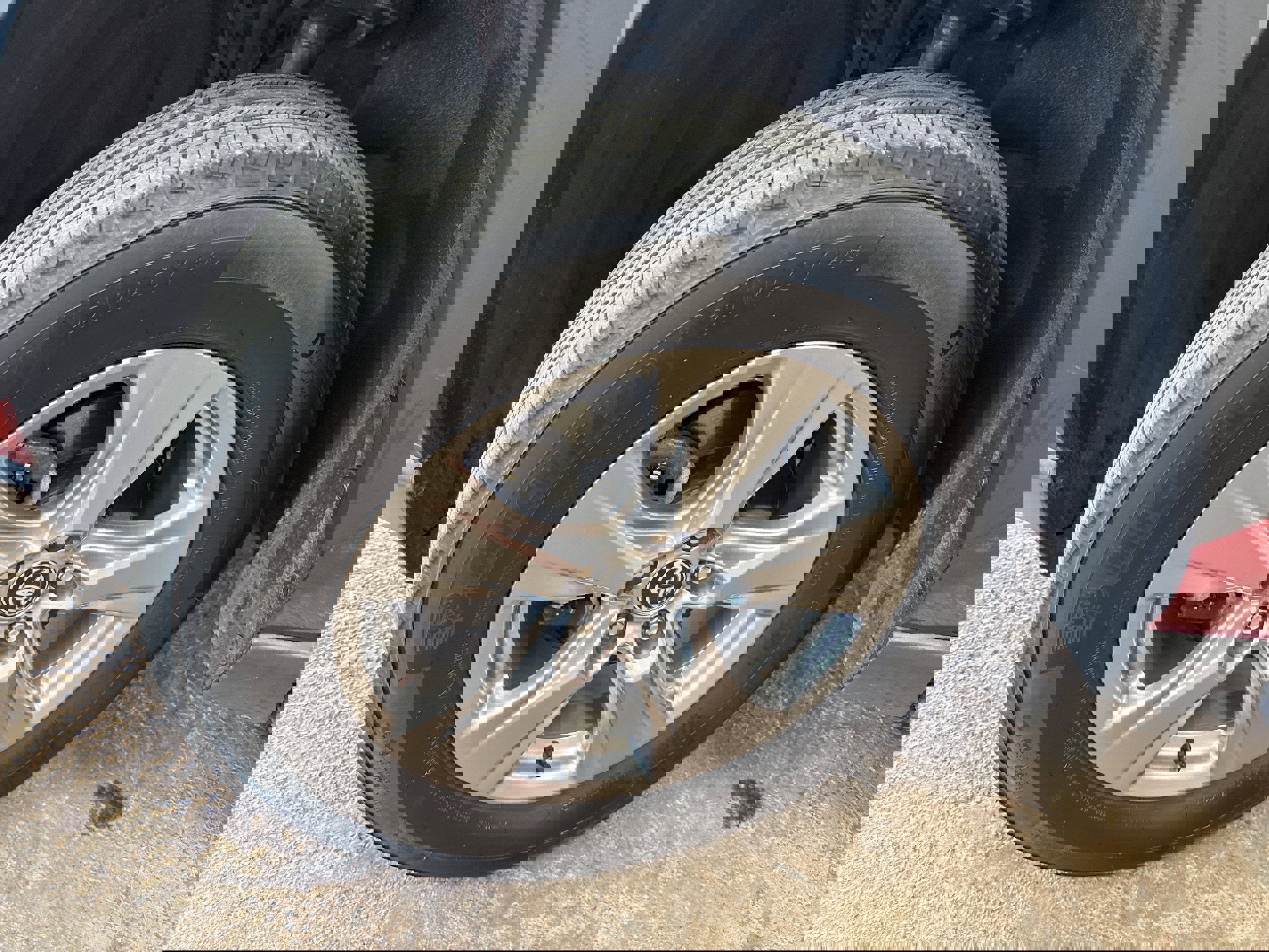 Used 2023 Toyota RAV4 XLE w/ Convenience Package image 4