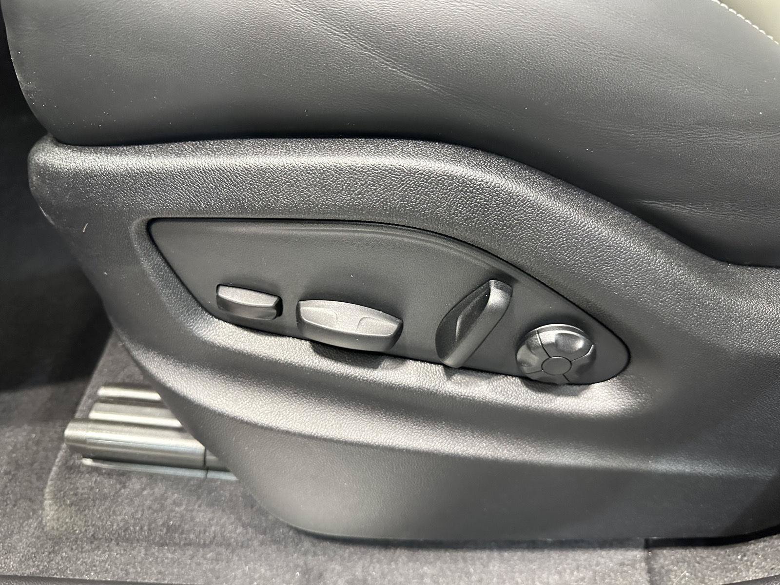 New 2026 Porsche Cayenne Coupe AWD/4WD image 19
