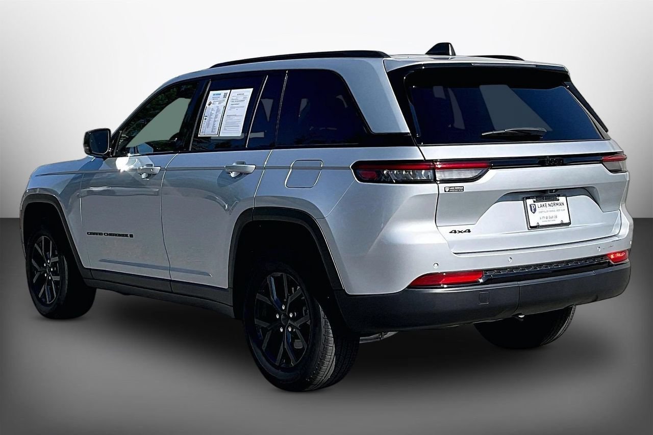 Certified 2025 Jeep Grand Cherokee Altitude AWD/4WD image 6