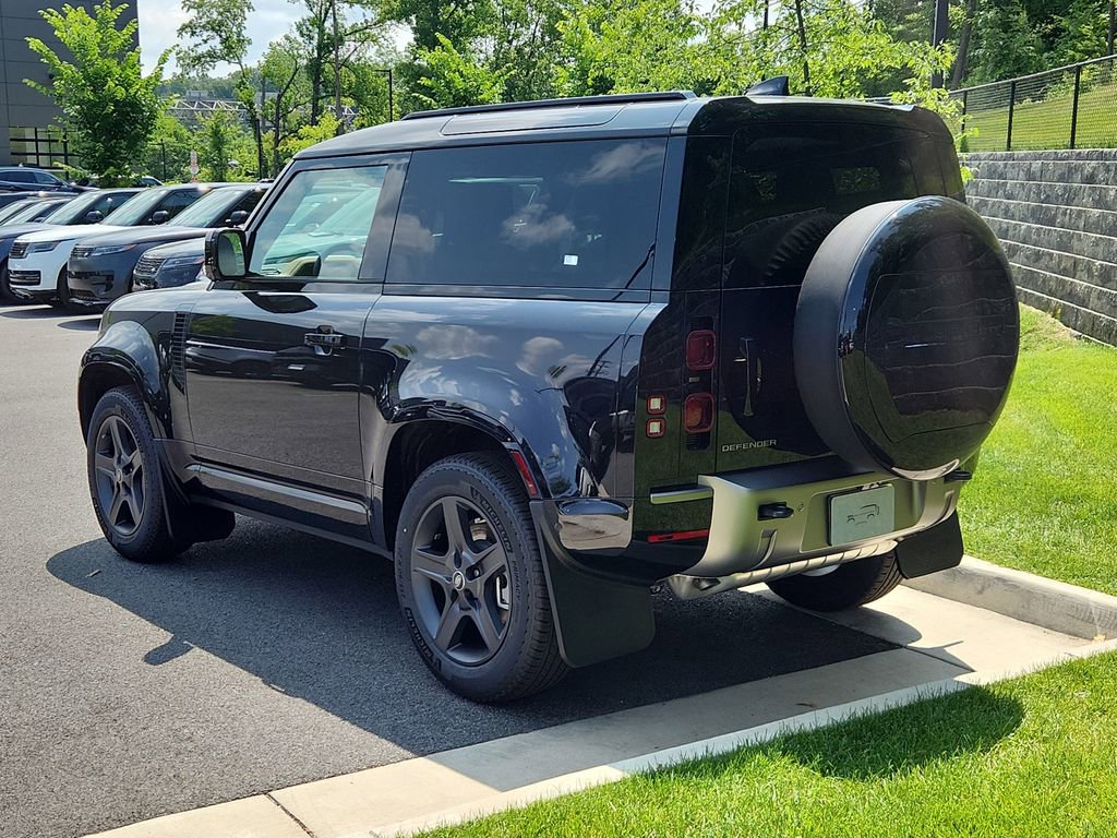 Certified 2025 Land Rover Defender 90 X-Dynamic SE image 12