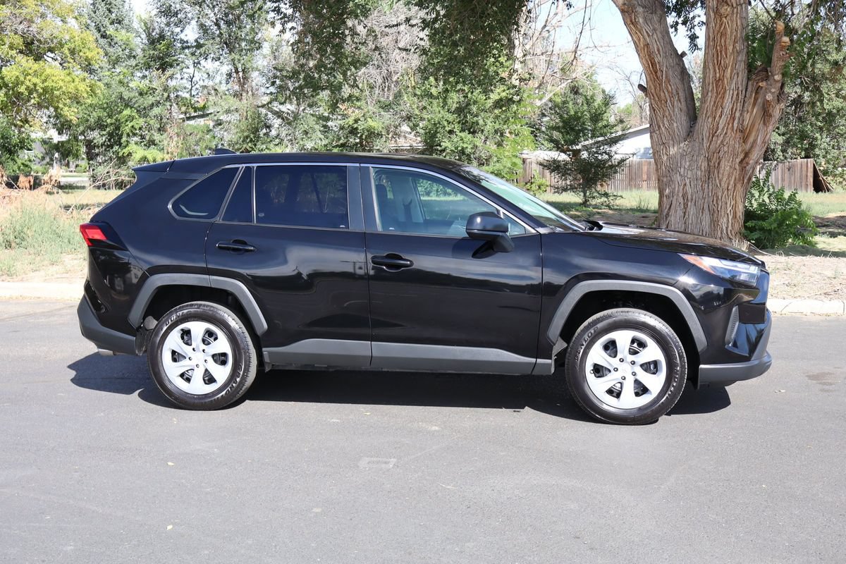Used 2025 Toyota RAV4 LE AWD/4WD image 3