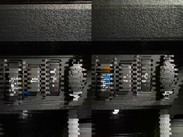 Used 2022 Toyota Tacoma TRD Off-Road w/ Technology Package image 16