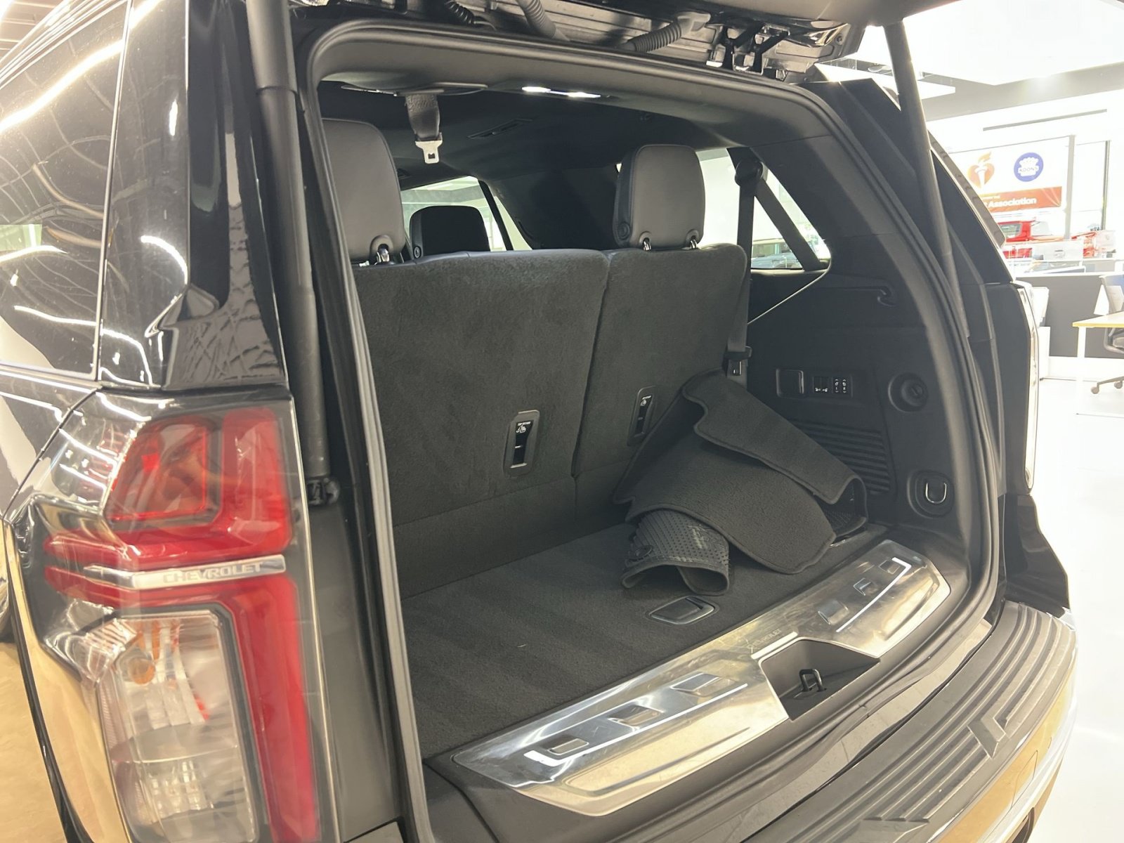 Used 2023 Chevrolet Tahoe High Country w/ LPO, Illumination Package AWD/4WD image 24