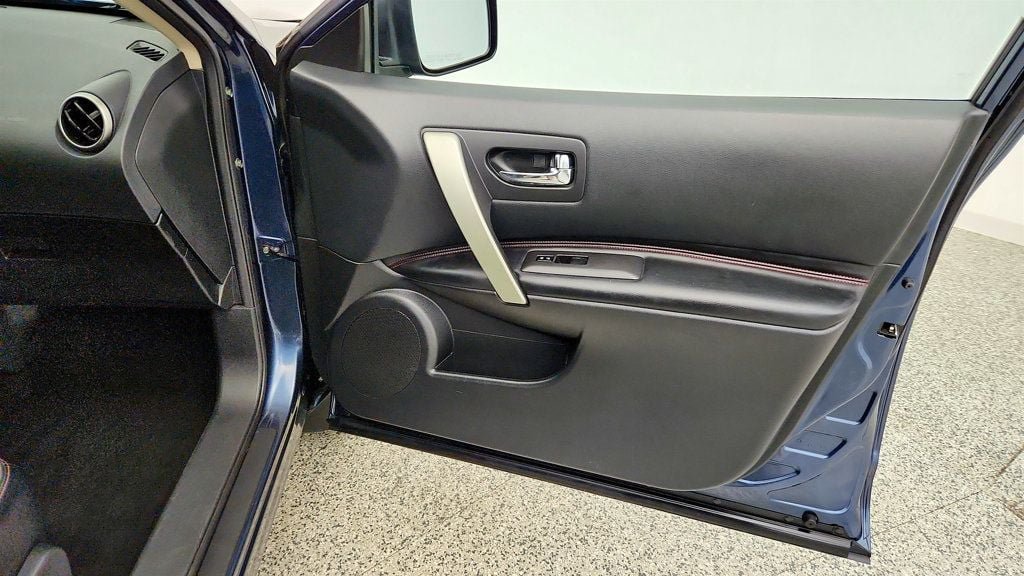 Used 2013 Nissan Rogue SL AWD/4WD image 26