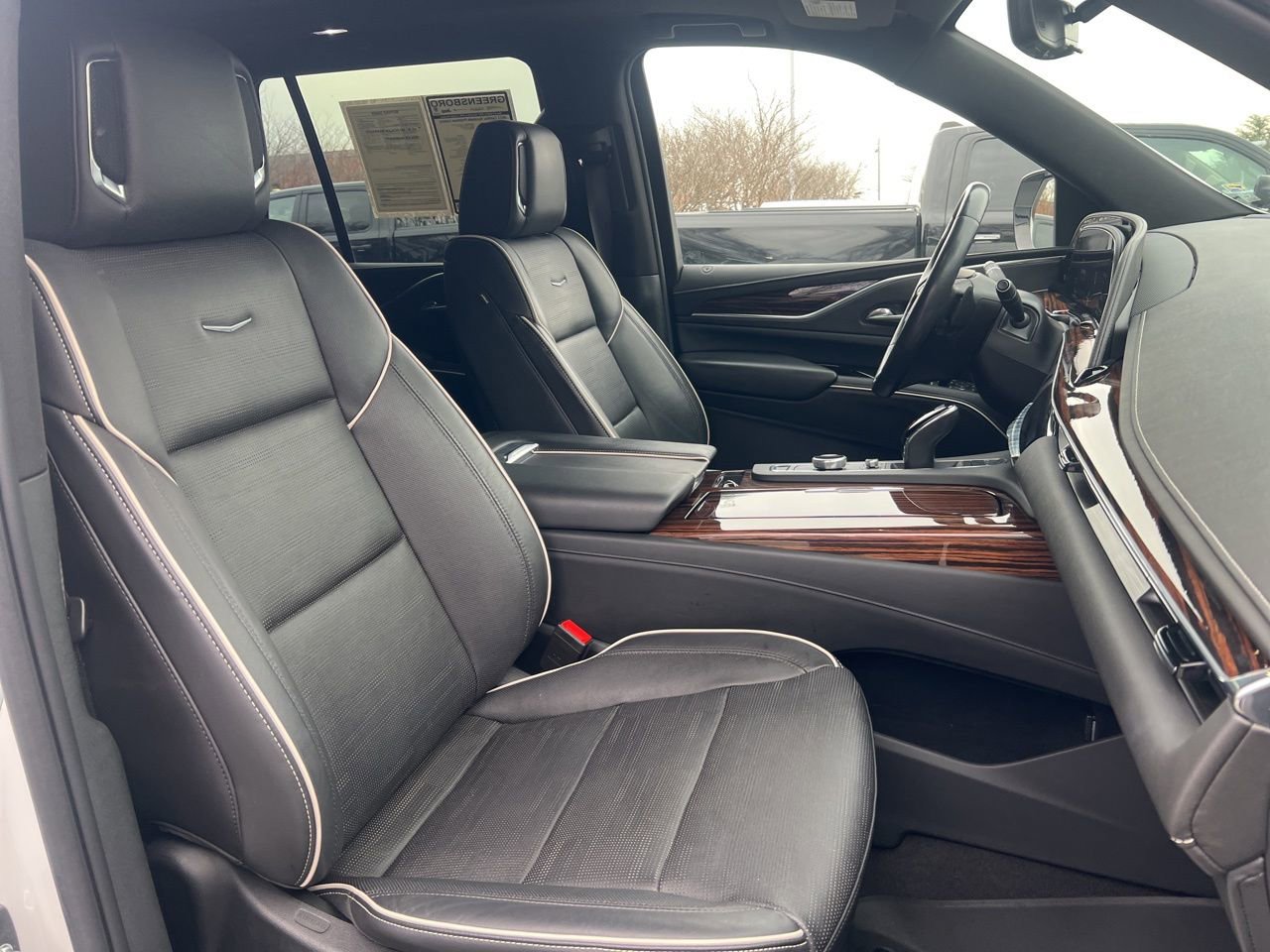 Used 2022 Cadillac Escalade Premium Luxury image 30