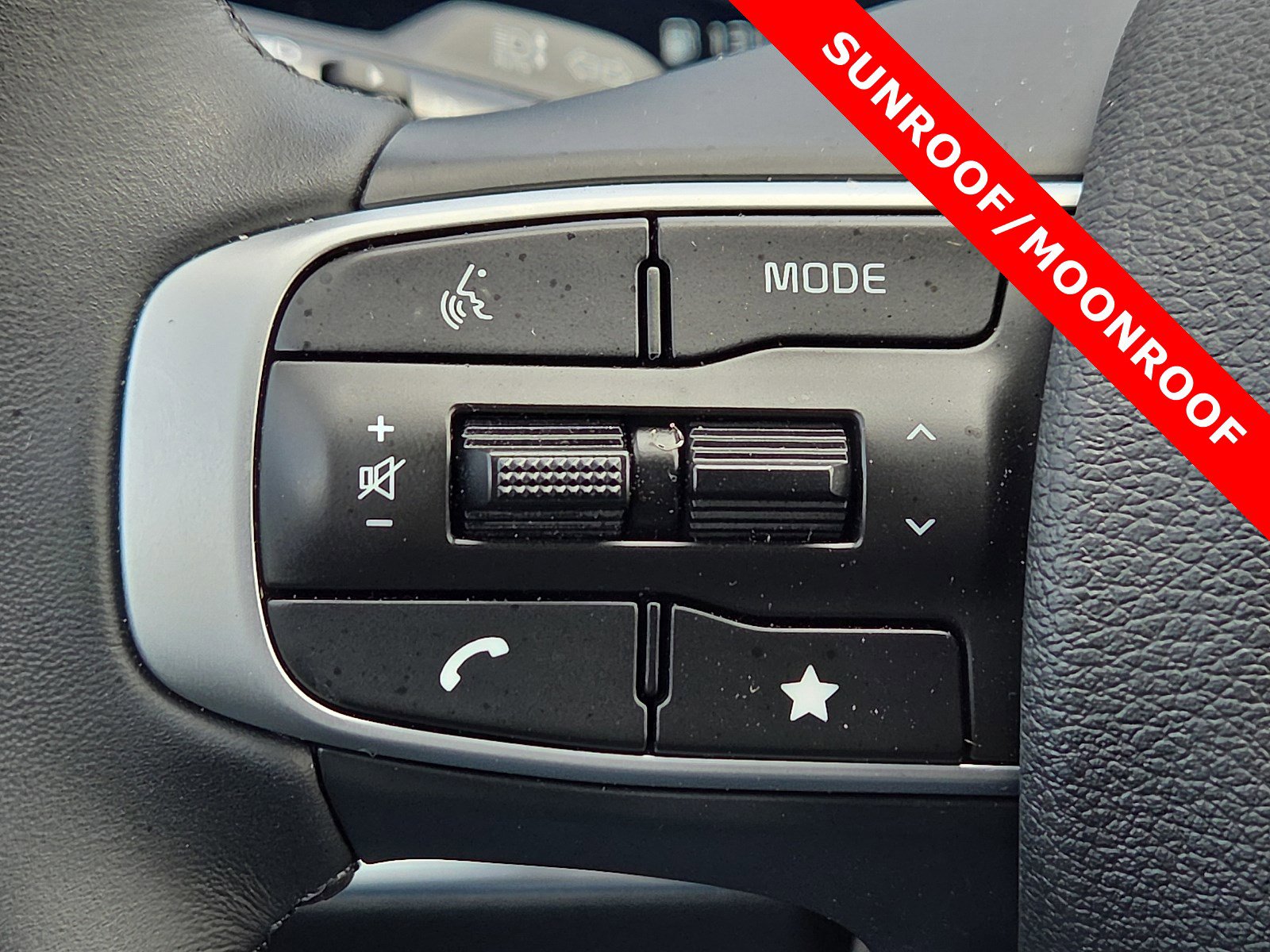 Used 2025 Kia Sportage SX image 21