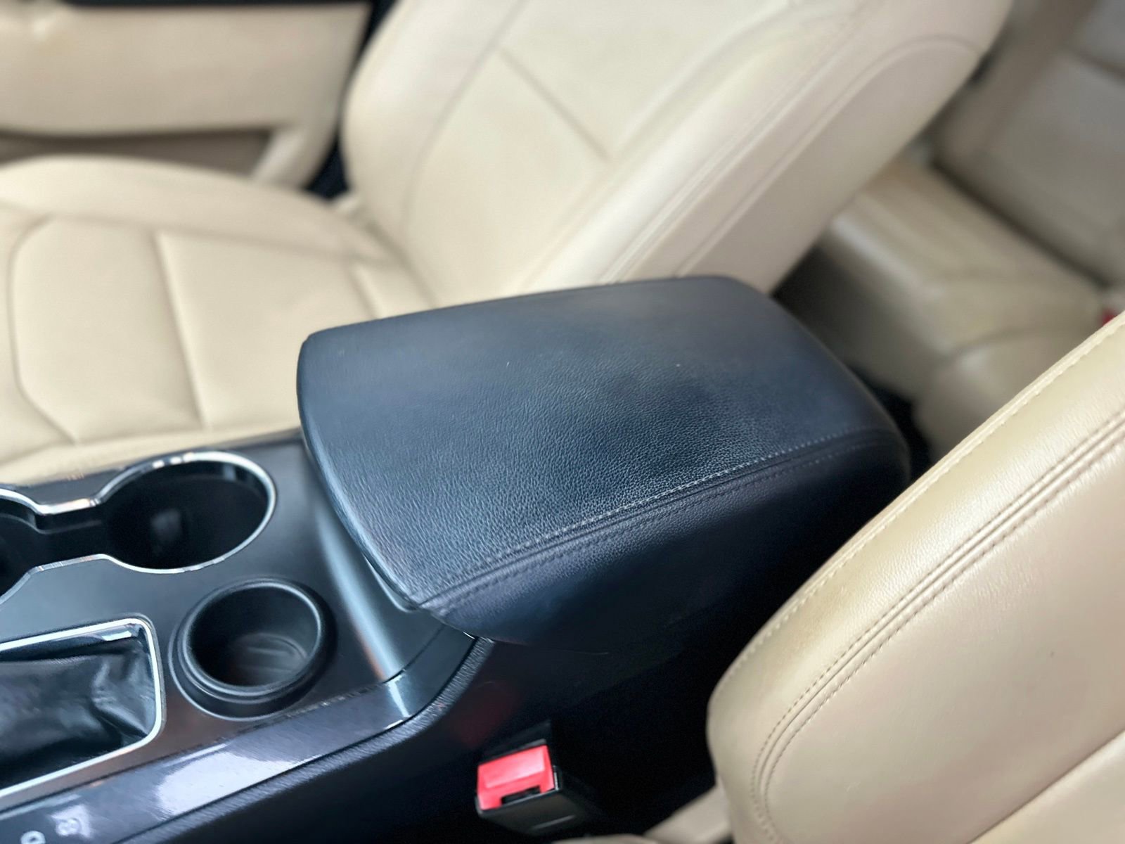 Used 2017 Ford Explorer XLT w/ Equipment Group 202A image 25