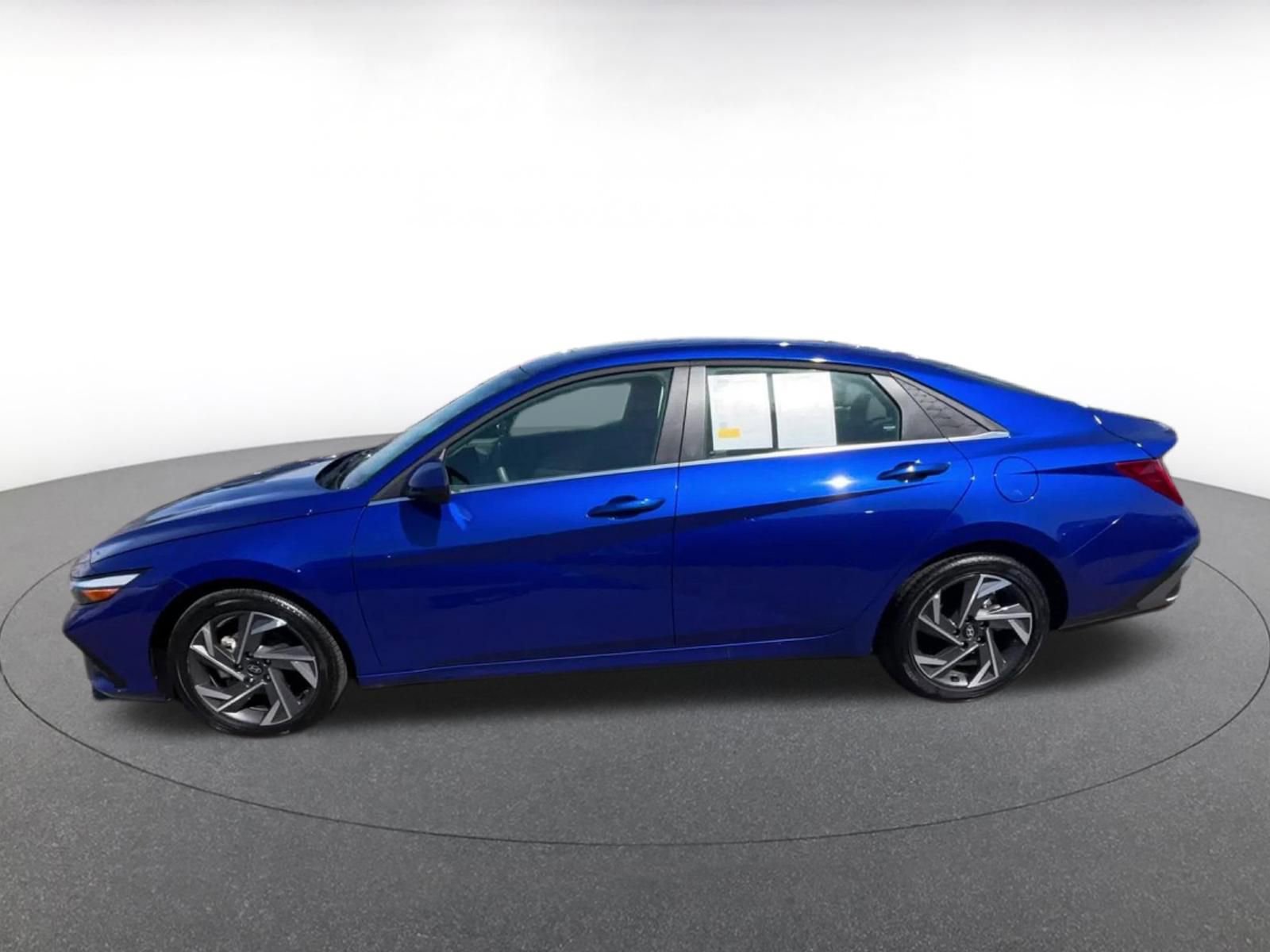 Used 2025 Hyundai Elantra SEL image 8