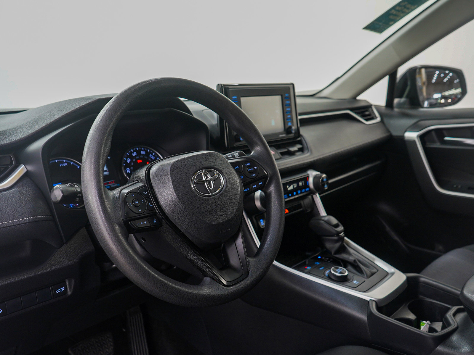 Used 2020 Toyota RAV4 XLE w/ Convenience Package image 25