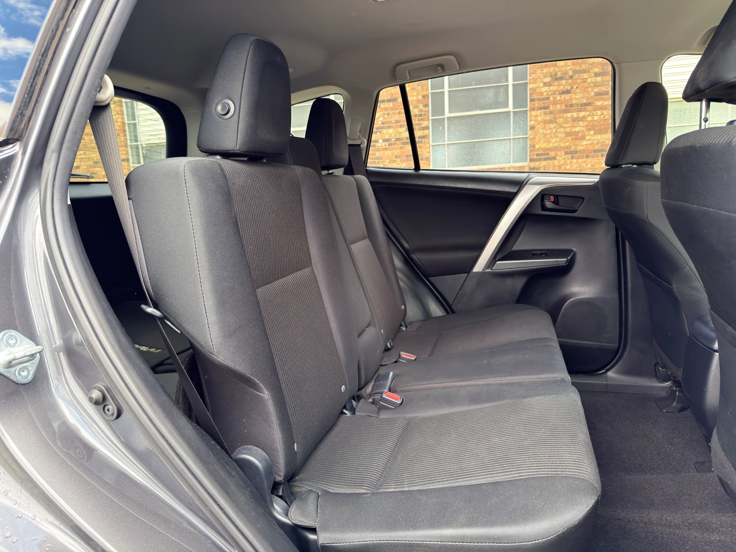 Used 2017 Toyota RAV4 LE FWD image 19