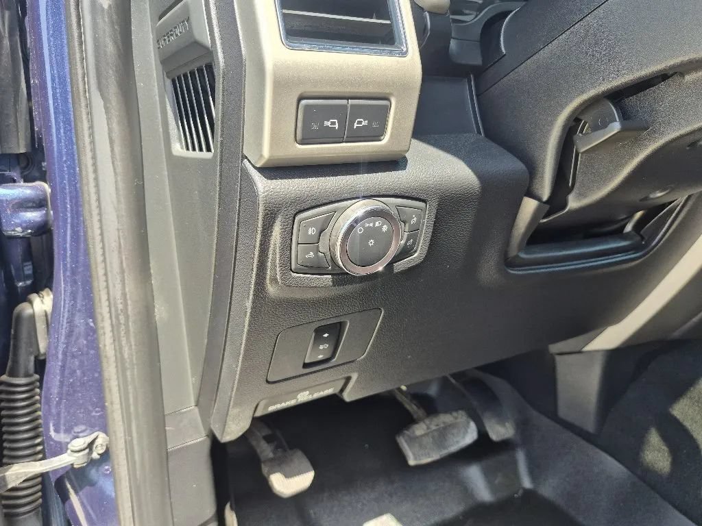 Used 2019 Ford F350 Lariat w/ Camper Package AWD/4WD image 27