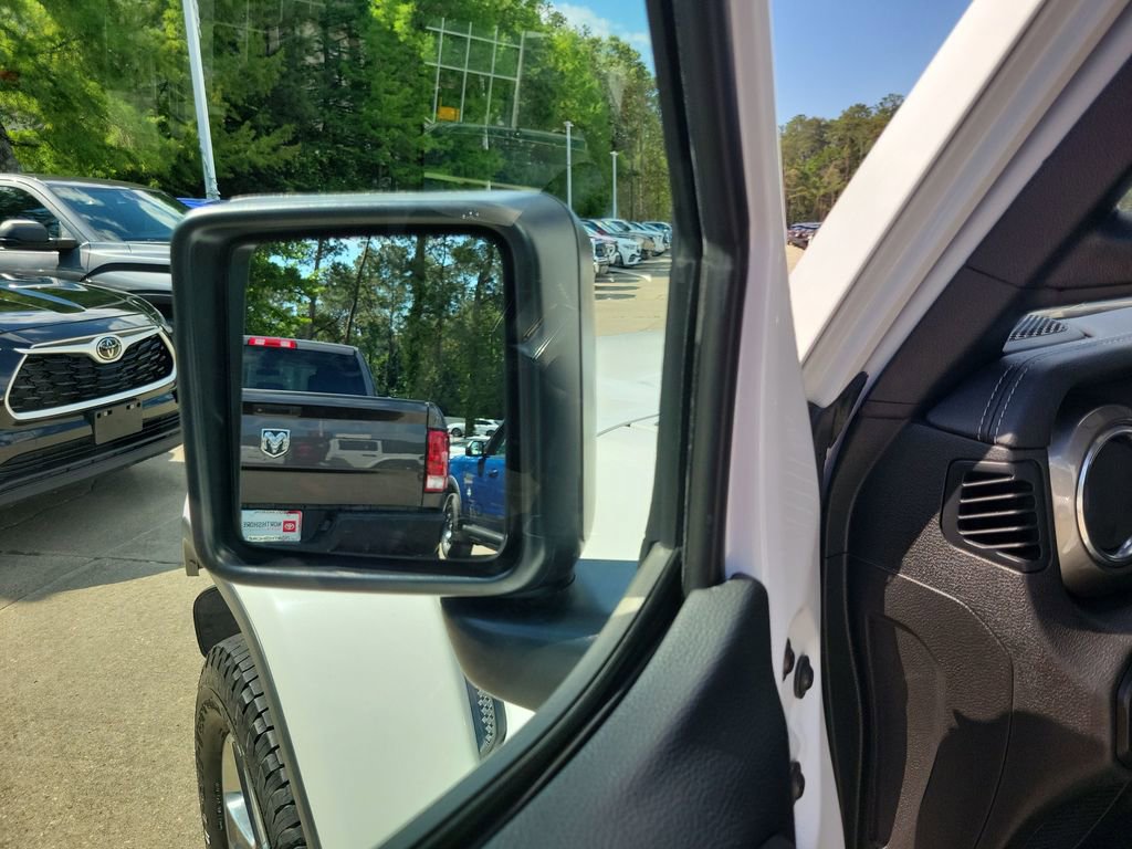 Used 2018 Jeep Wrangler Unlimited Sahara AWD/4WD image 12