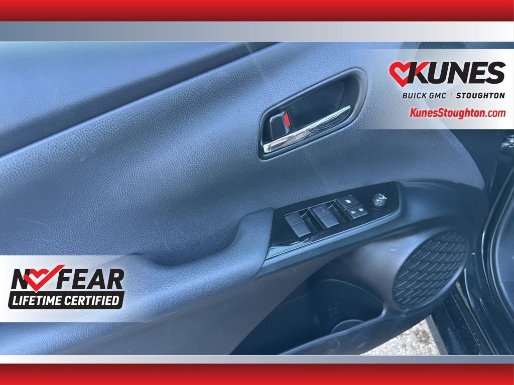 Used 2022 Toyota Prius XLE image 18