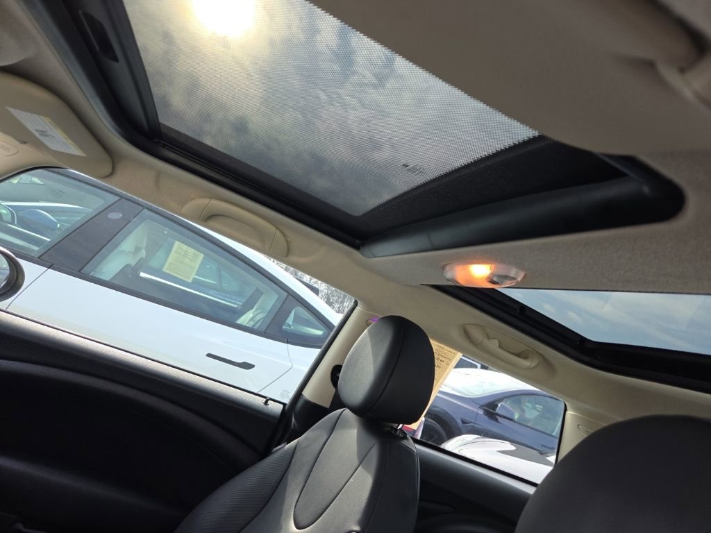 Used 2012 MINI Cooper Hardtop image 4