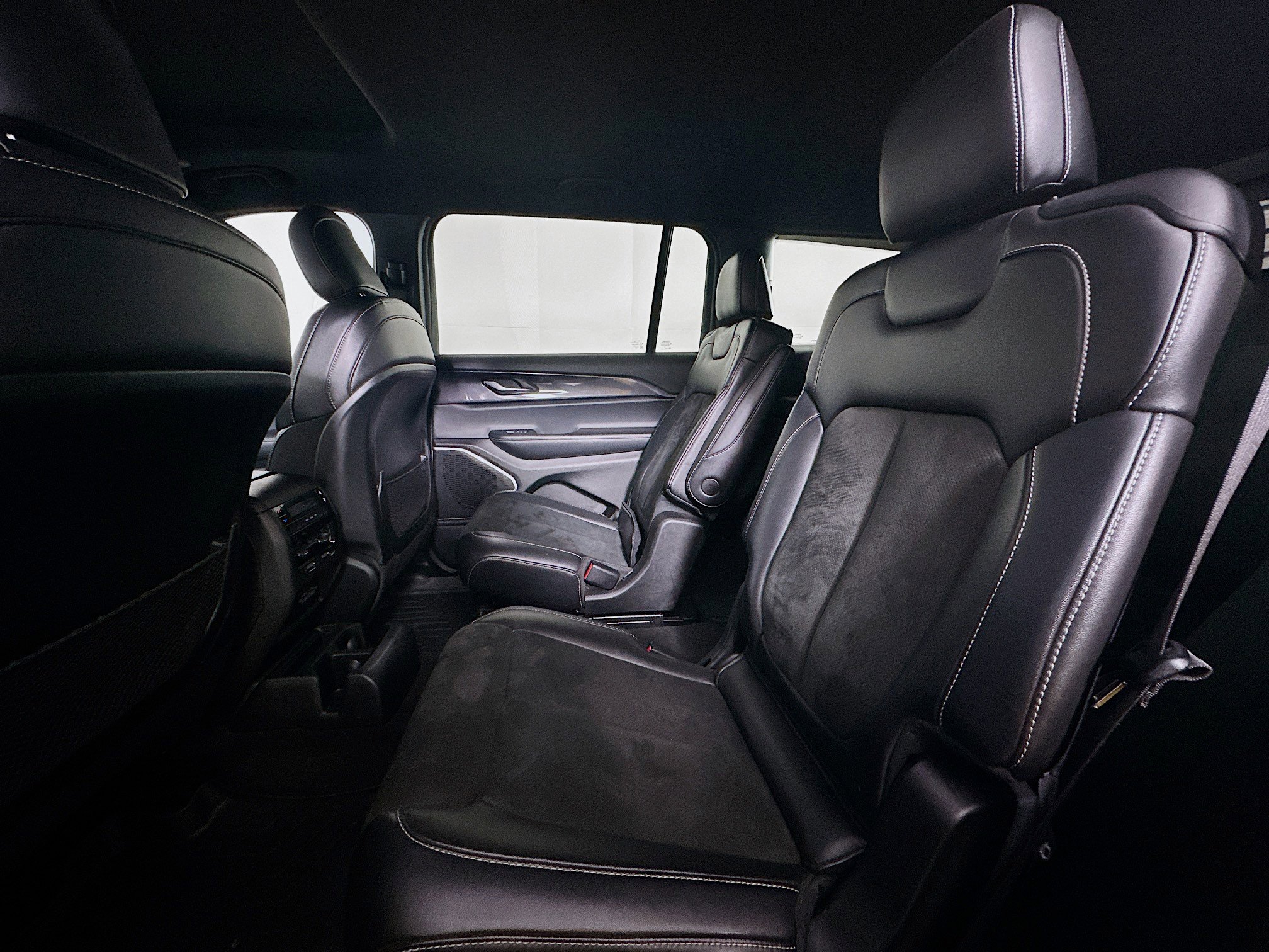 Used 2021 Jeep Grand Cherokee L Laredo image 28