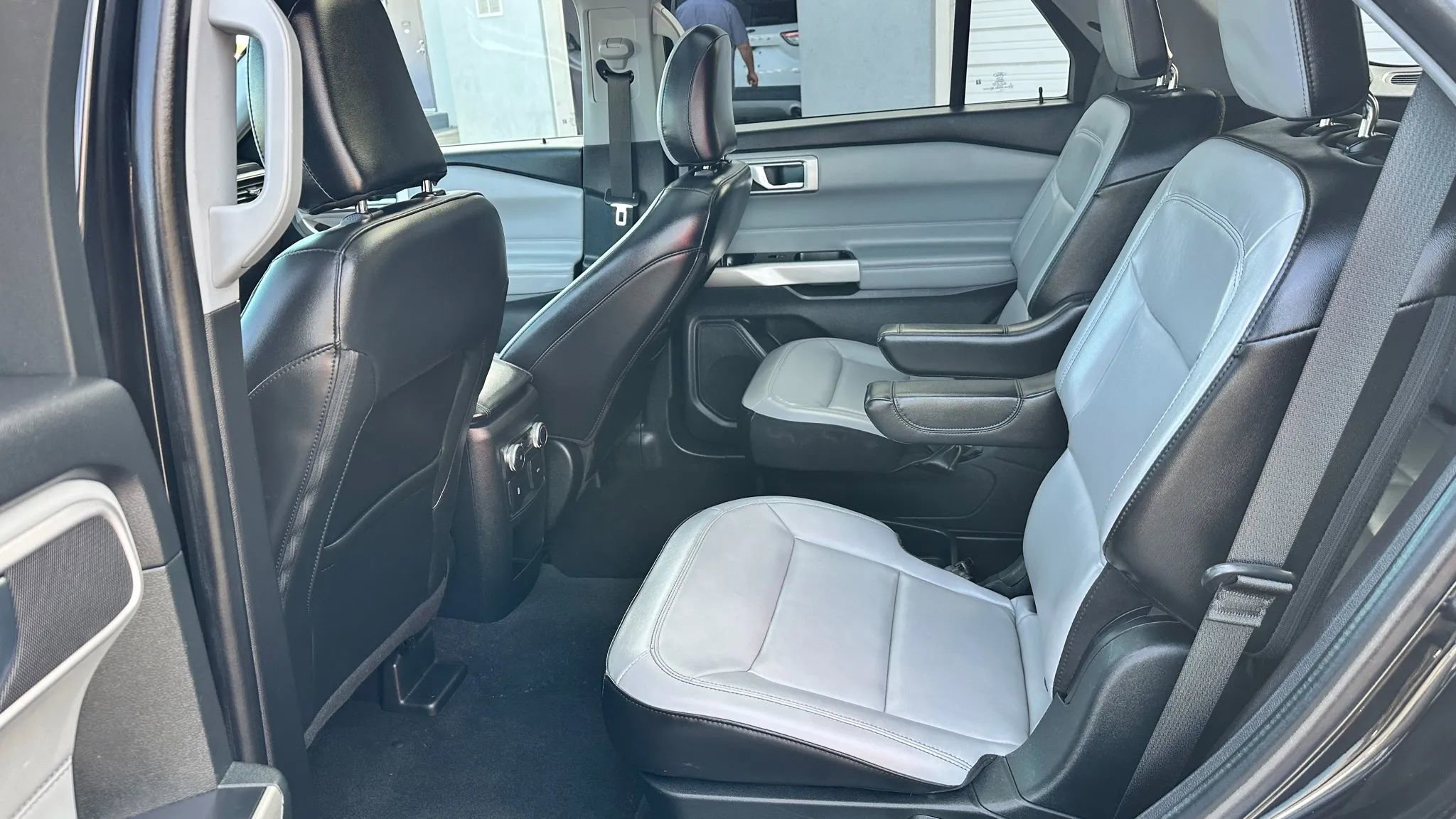 Used 2021 Ford Explorer XLT w/ Equipment Group 202A image 16