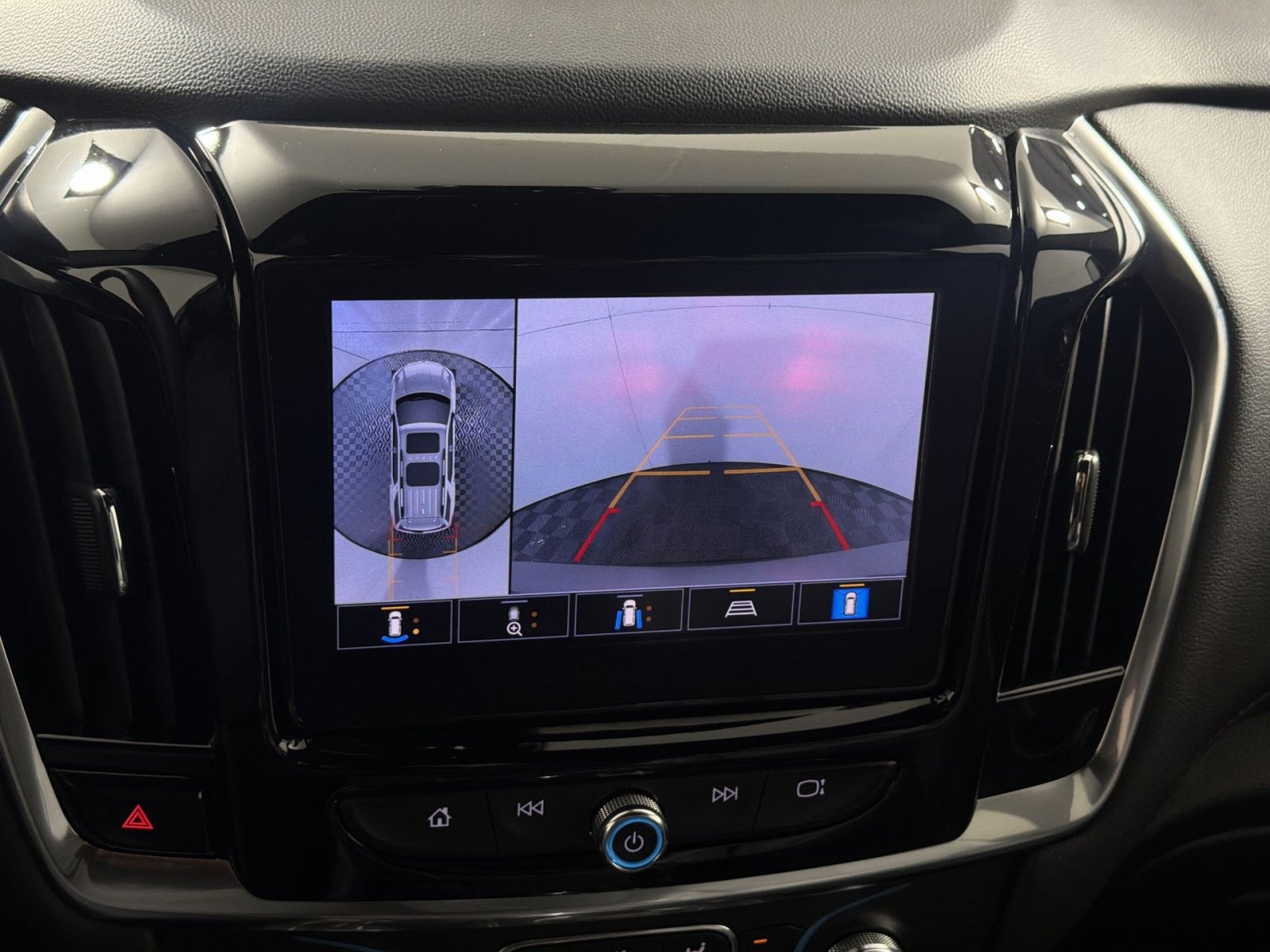 Used 2023 Chevrolet Traverse RS image 19