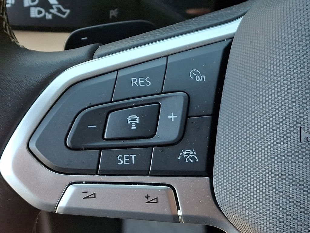 Certified 2025 Volkswagen Atlas Cross Sport SE w/ Panoramic Sunroof Package AWD/4WD image 22