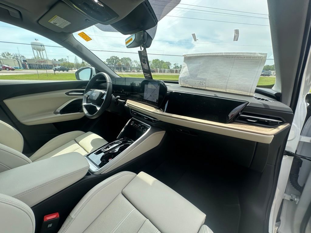 New 2025 Audi Q5 Premium Plus w/ Premium Plus AWD/4WD image 32