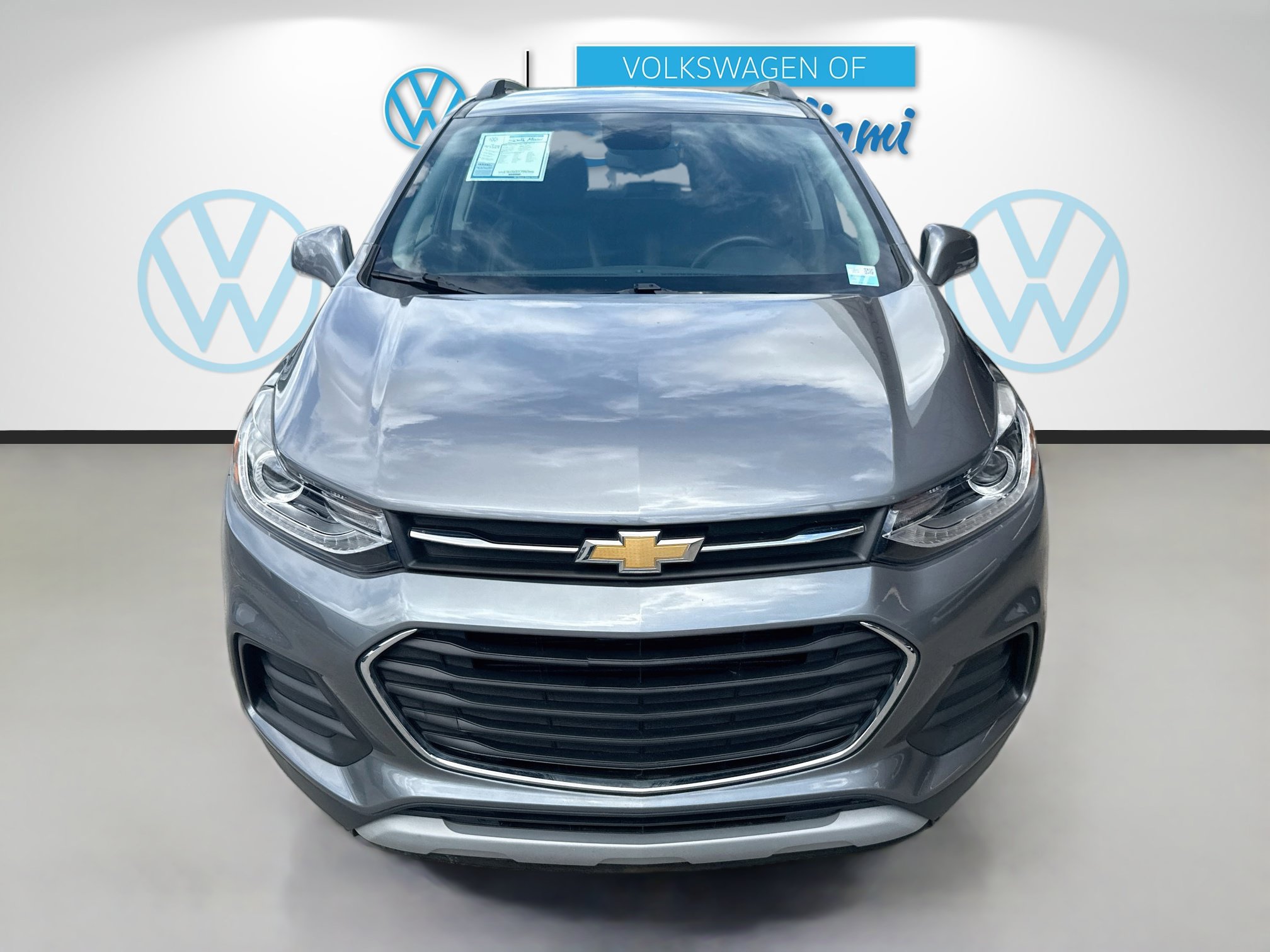 Used 2020 Chevrolet Trax LT w/ Driver Confidence Package FWD image 2