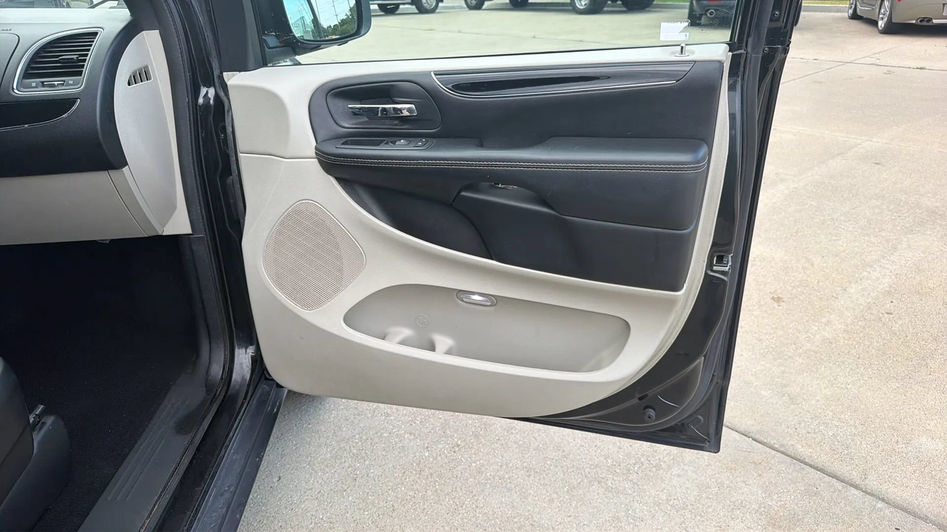 Used 2019 Dodge Grand Caravan SXT w/ Driver Convenience Group FWD image 83