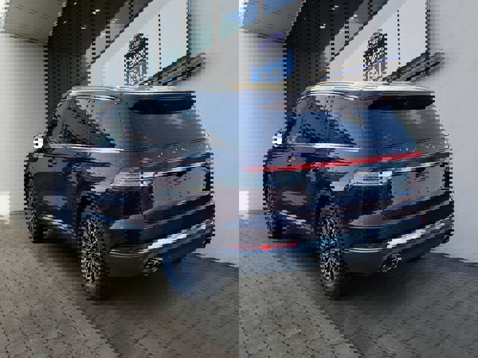 Used 2023 Lincoln Aviator Reserve w/ Elements Package Plus AWD/4WD image 5