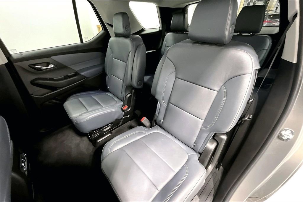 Used 2018 Chevrolet Traverse Premier w/ Driver Confidence II Package FWD image 32