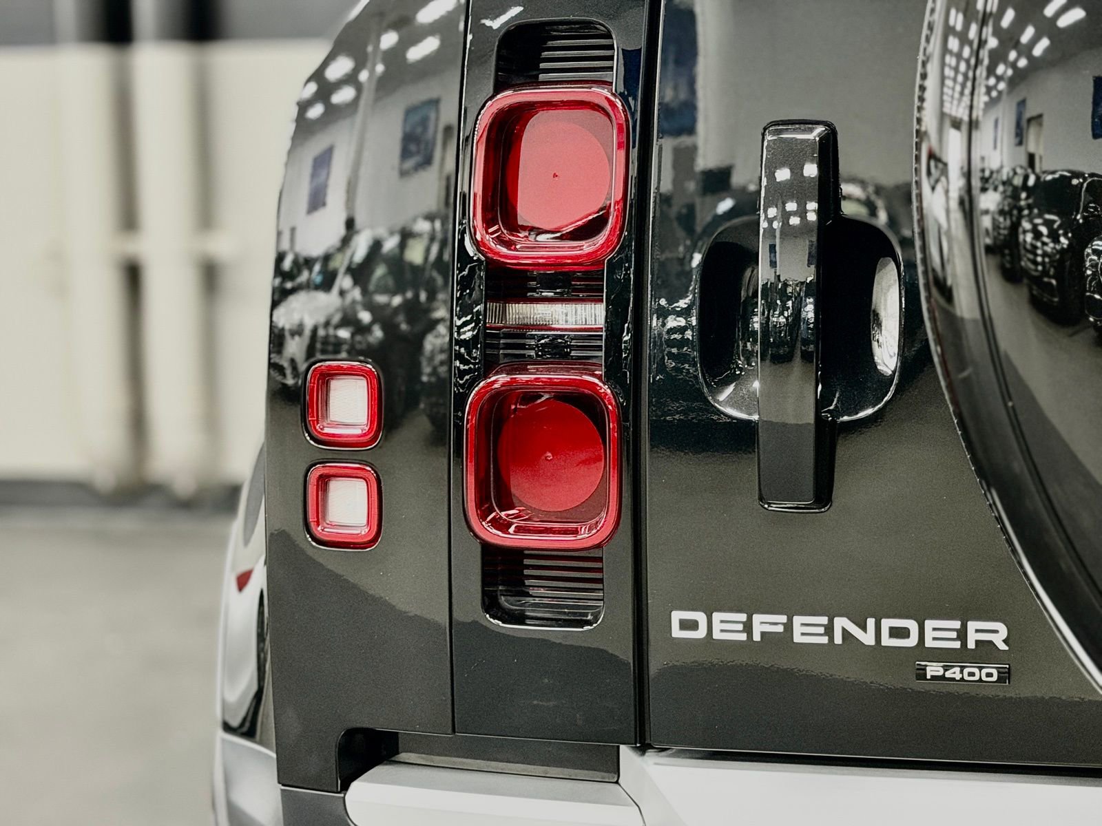 Used 2023 Land Rover Defender 110 SE image 13