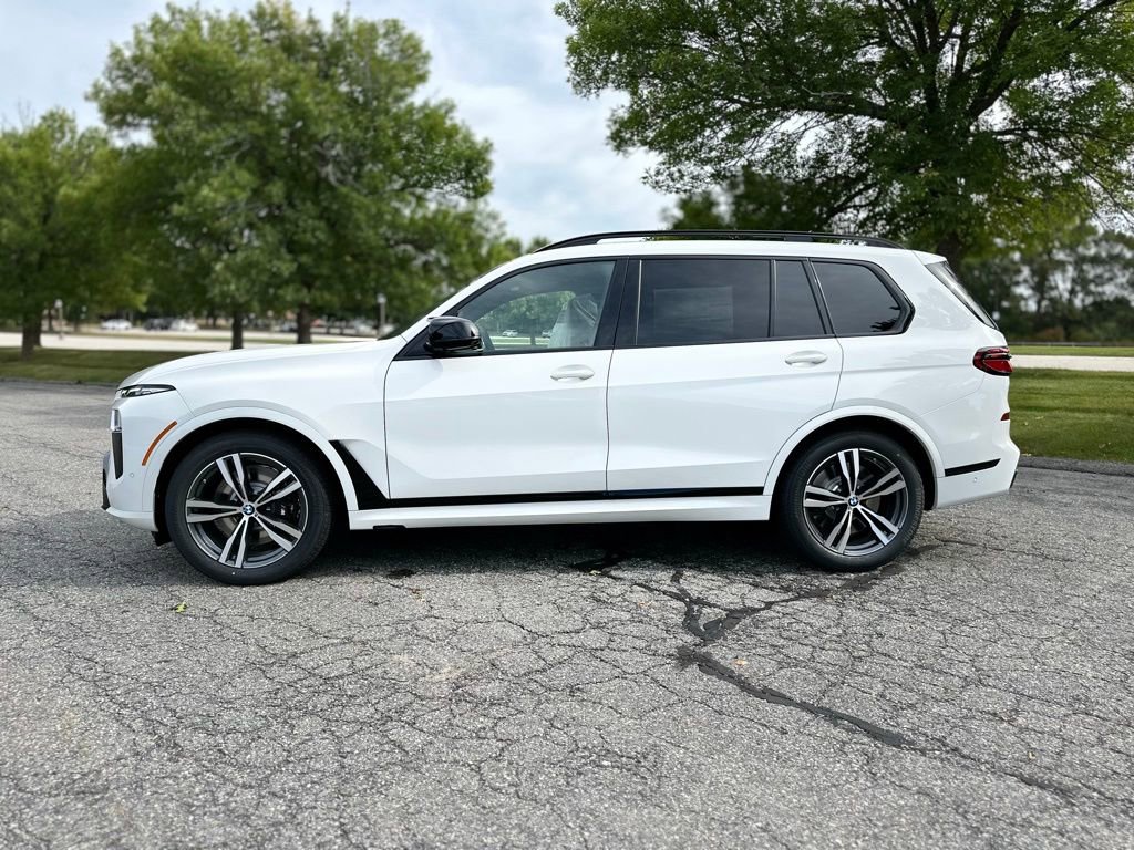 New 2026 BMW X7 M60i image 5