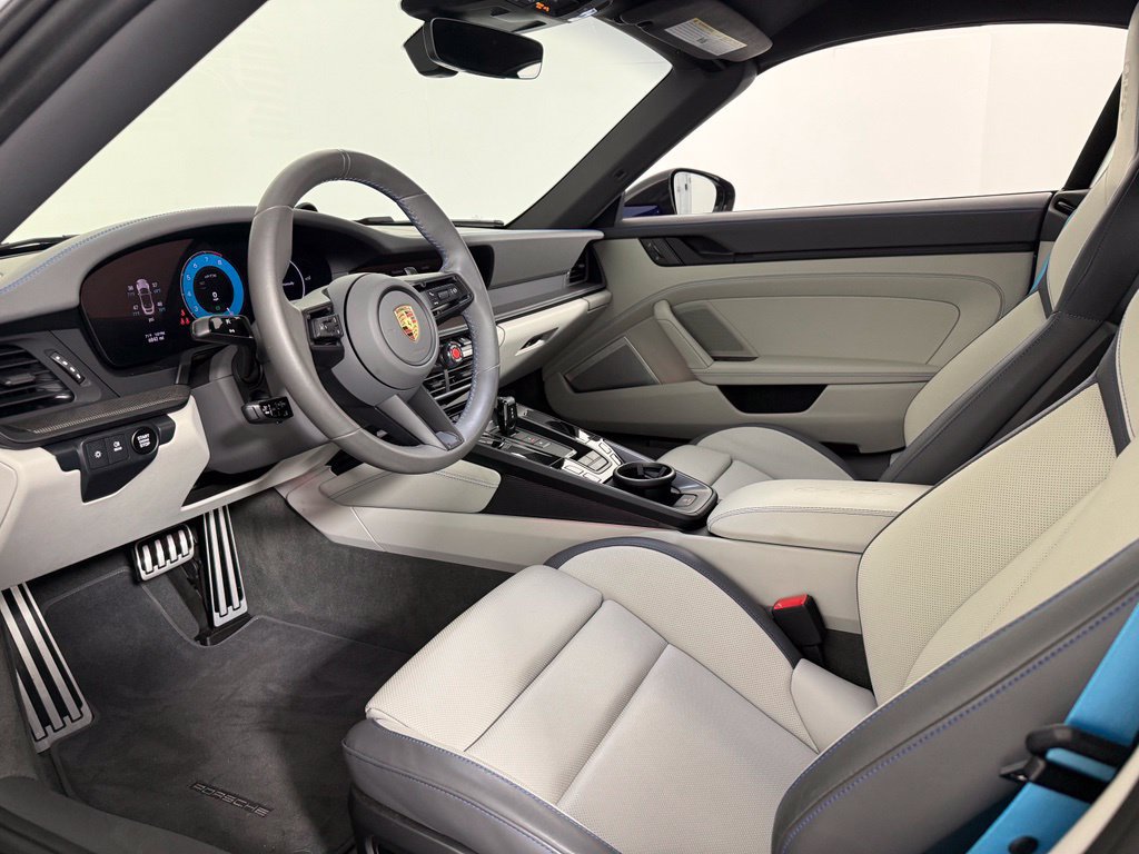 Certified 2025 Porsche 911 Carrera GTS RWD image 4