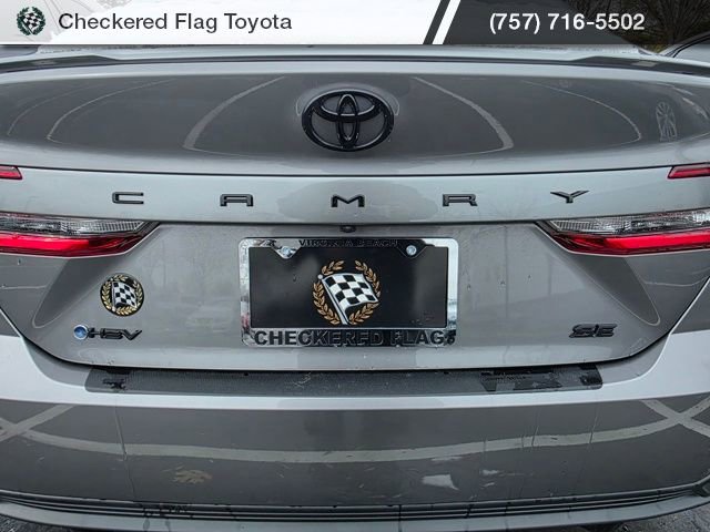 Used 2025 Toyota Camry SE w/ Convenience Package image 3