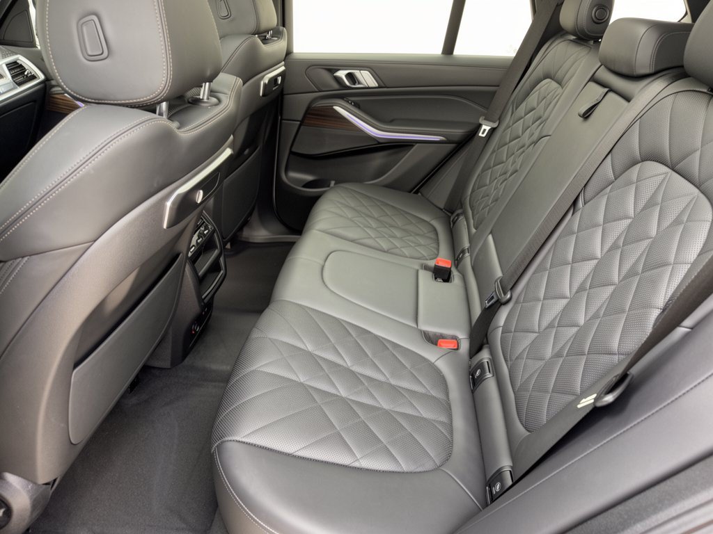 Used 2024 BMW X5 xDrive40i w/ Parking Assistance Package AWD/4WD image 25