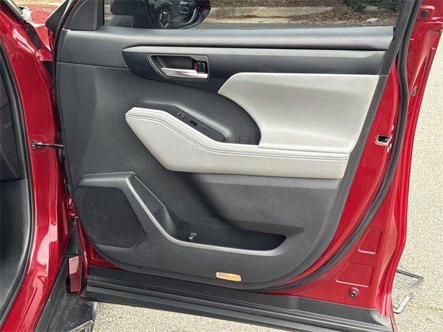 Used 2020 Toyota Highlander XLE image 8